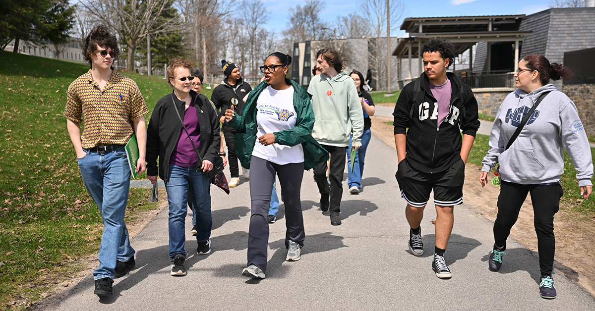 Student Ambassador Natasha Marero-Keppis leads a visitor tour of campus at the April 18 Admitted Student Day.
