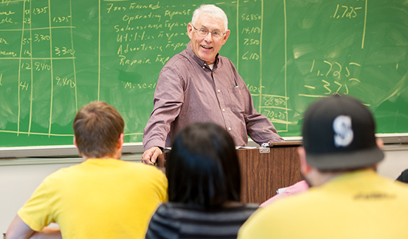 Professor Emeritus Daniel Fay teaches a class.