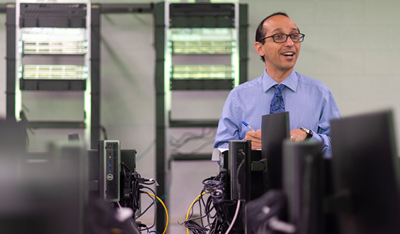 Professor Kambiz Ghazinour teaches in the Cybersecurity classroom.