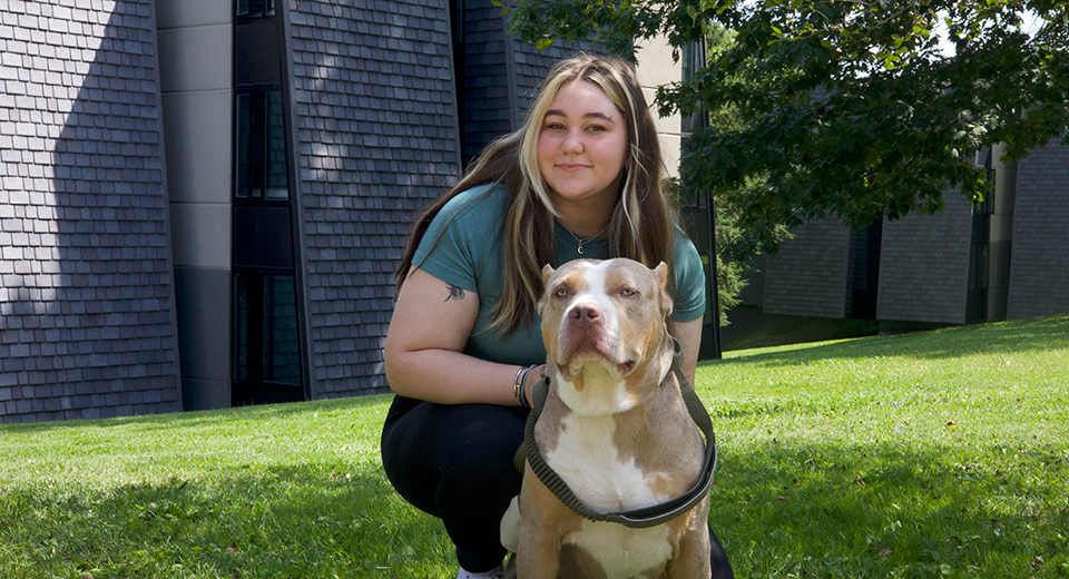 A student poses with her dog outside Mohawk Hall.