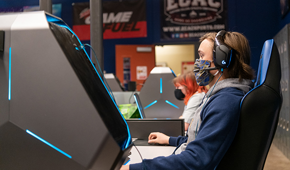 Owen Jauch plays “Overwatch” in the SUNY Canton Esports Arena.