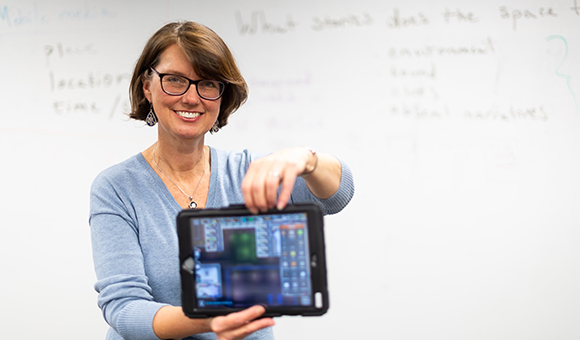 Laini Kavaloski holds an iPad