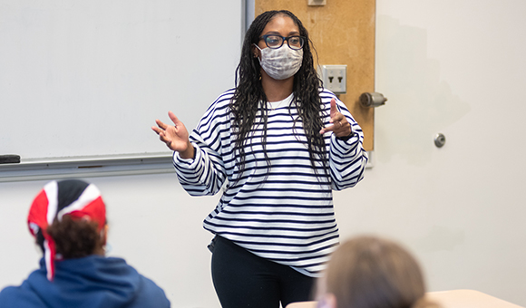 Marcella Chiromo teaches a class.