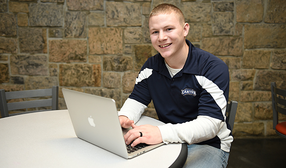 Veteran student typing at a laptop.